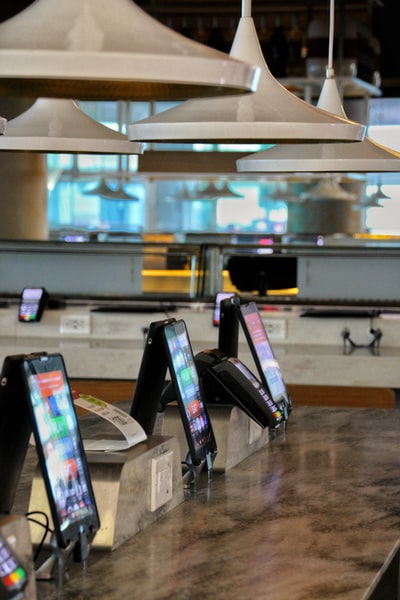 Brown wooden table in the black smart phones
